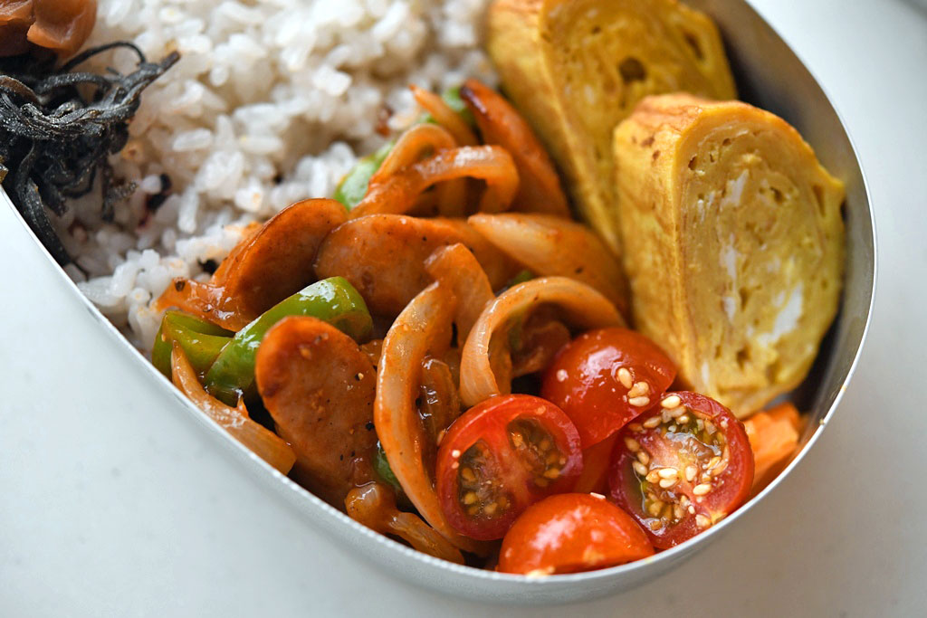 野菜とウィンナーのケチャップ炒めの写真