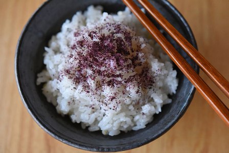 自家製ゆかりの作り方 梅と一緒に漬けた赤しそにて 白ごはん Com