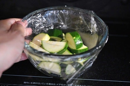 ズッキーニをレンジ加熱する